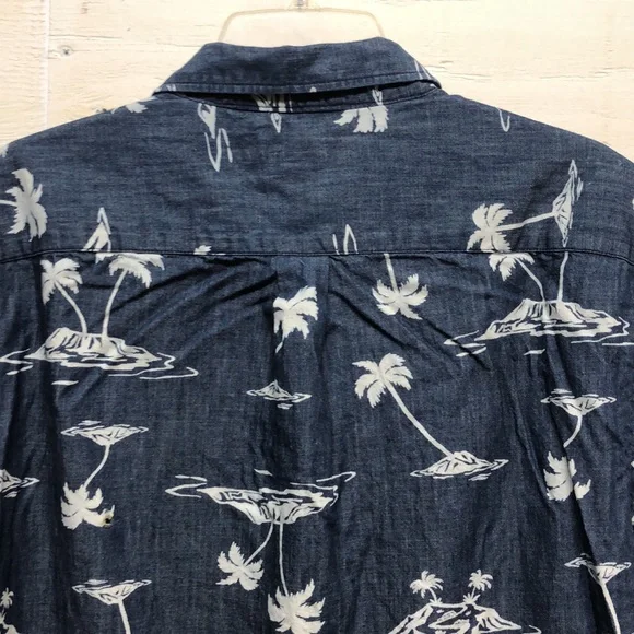 Old Navy Hawiian shirt Men's XL Slim-Fit Printed Chambray Shirt - Picture 13 of 16